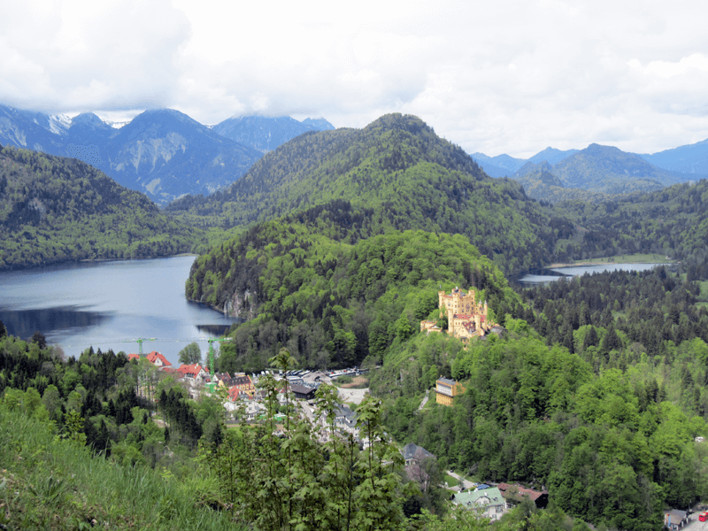 Blick auf Schloss Hohenschwangau, Alpsee & Schwansee