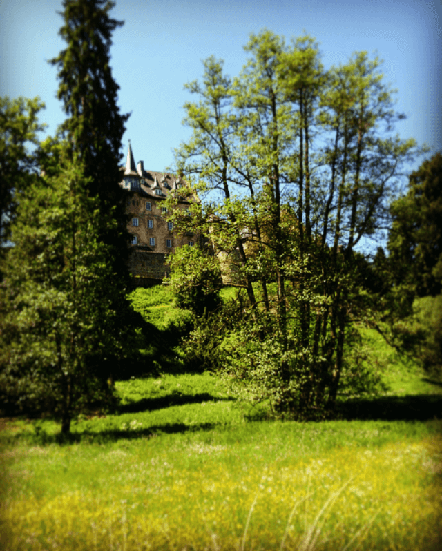 Schloss Eisenbach am Vulkanradweg