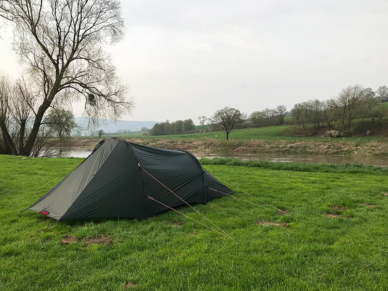 Aufgebautes Zelt fürs Nachtlager