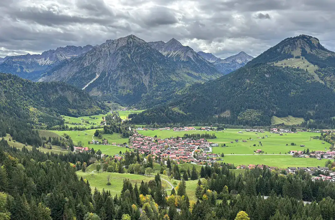 See You on the Outside Ostrachtaler Klettersteig 01 Blick ins Ostrachtal und auf die Allgäuer Alpen