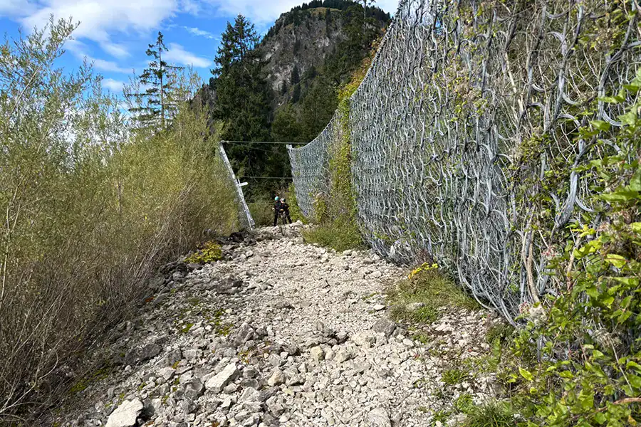See You on the Outside Ostrachtaler Klettersteig 03 Zustieg am Steinschlagnetz