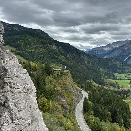 See You on the Outside Ostrachtaler Klettersteig 05 Blick aus dem Klettersteig zum Kanzelkiosk