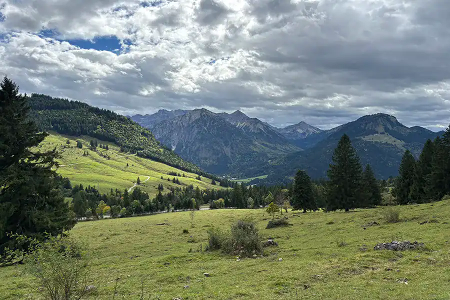 See You on the Outside Ostrachtaler Klettersteig 12 Blick vom Oberjoch auf Nebelhorn und Co
