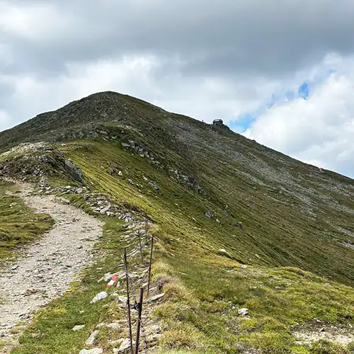 See You on the Outside Zirbitzkogel 09 Blick zum Gipfel und zum Zirbitzskogelhaus