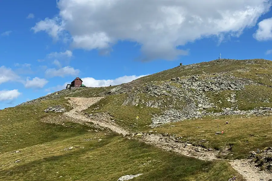 See You on the Outside Zirbitzkogel 14 Zirbitzkogel mit Gipfelkreuz und Schutzhütte