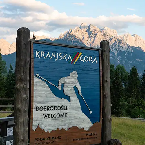 See You on the Outside Kranjska Gora 02 Willkommens Schild von Kranjska Gora