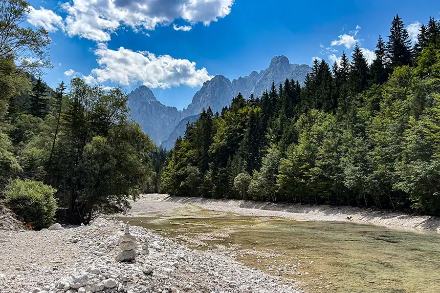 See You on the Outside Kranjska Gora 06 Flacher und breiter Bachlauf der Pišnica